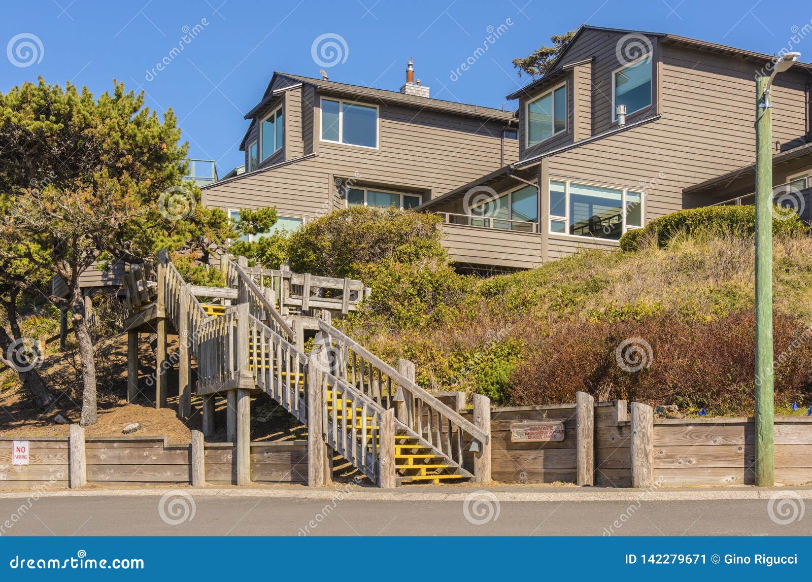 Beach Houses in Canon Beach Oregon Stock Image Image of dwellings