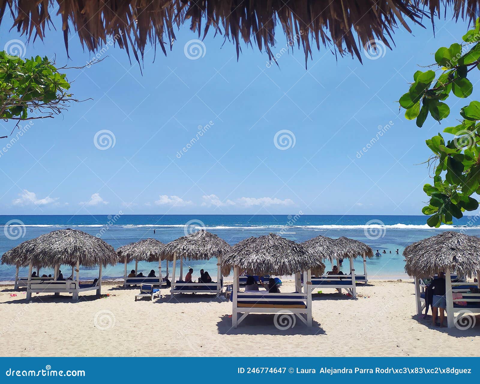 a beach landscape with huts. un paisaje de playa con chozas