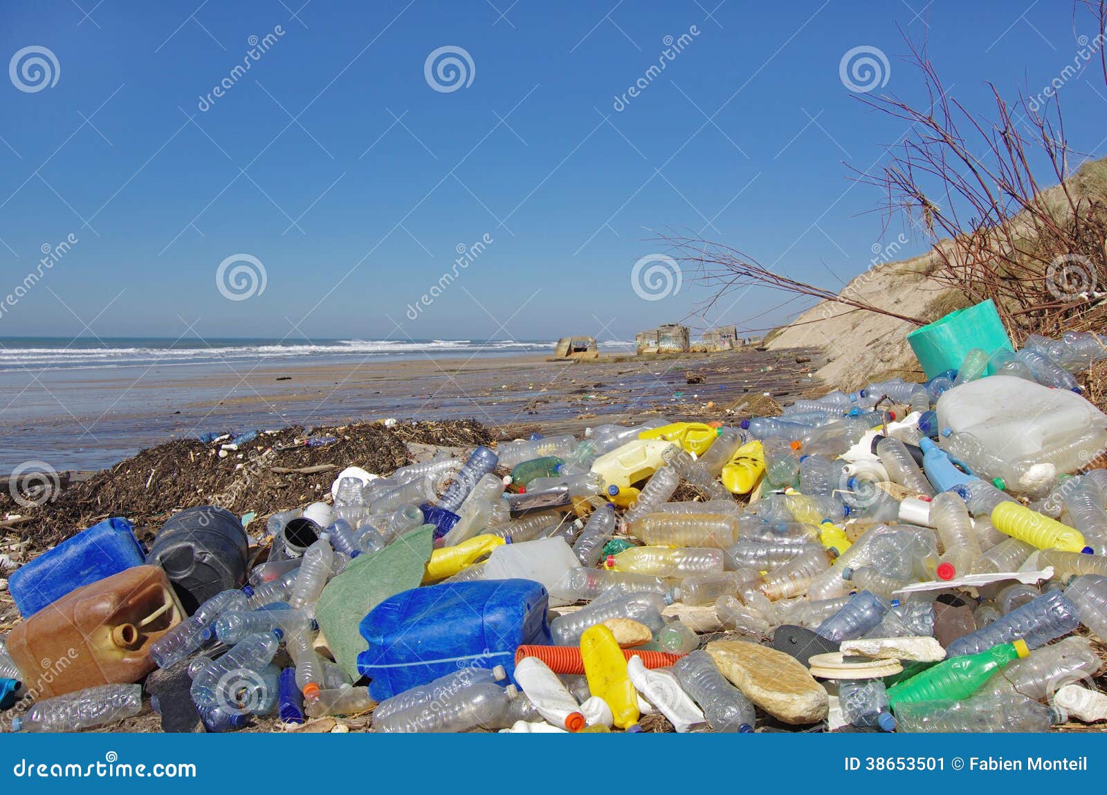 beach plastics pollution
