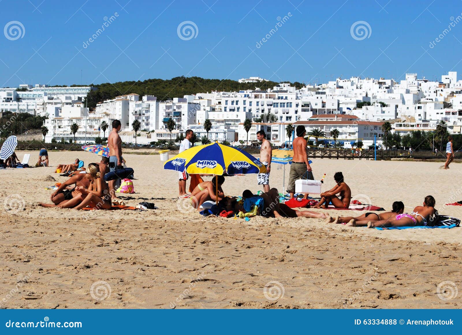 Beach and White Town, Conil De La Frontera. Editorial Stock Photo - Image  of building, blue: 63334888