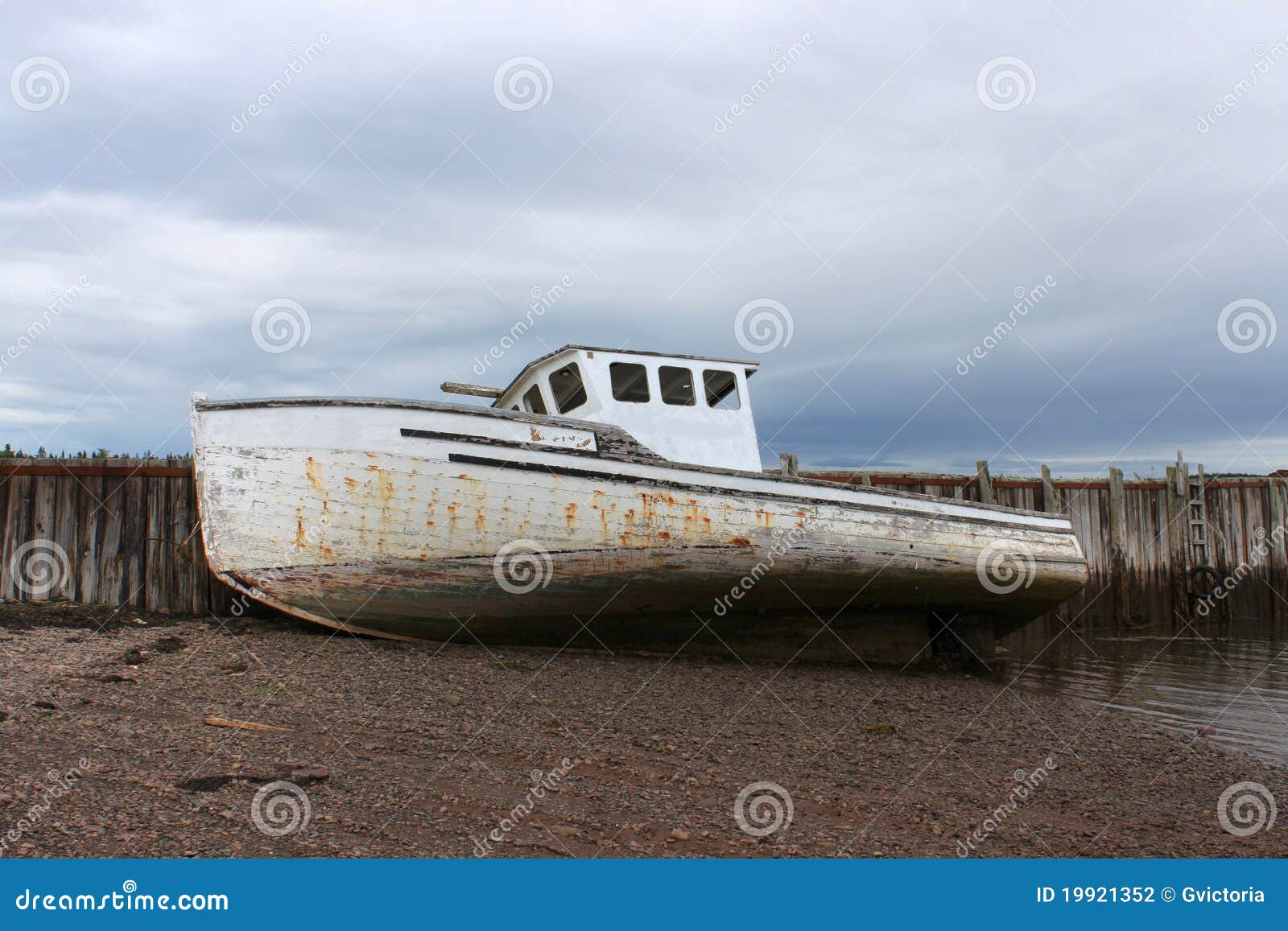 Beached Boat in New Brunswick, Canada Stock Photo - Image of maces, travel:  19921352