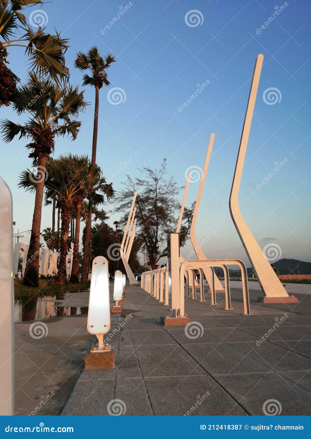 Beach walkway statue stock image. Image of landmark 212418387