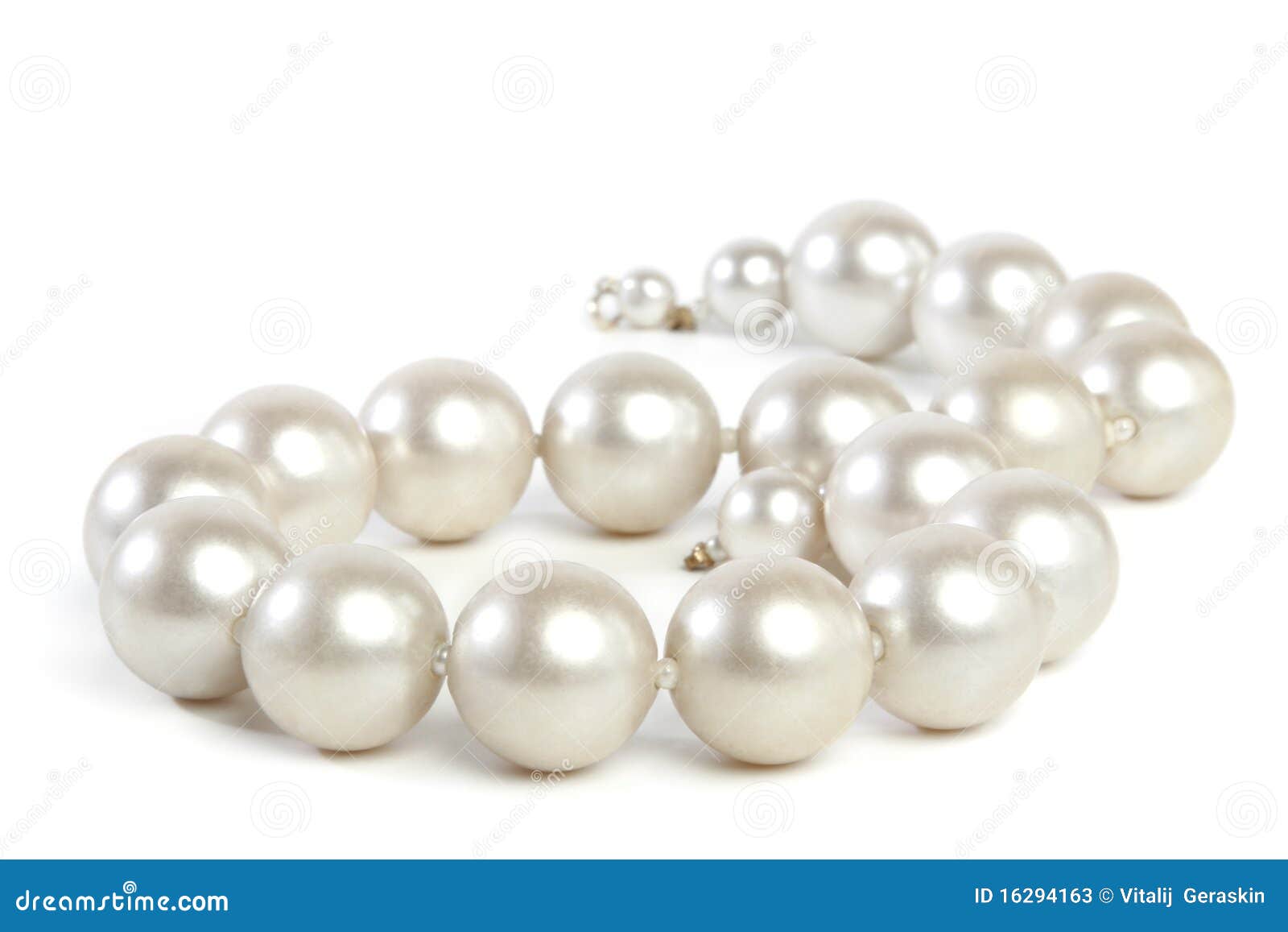 beads from pearls (shallow dof)