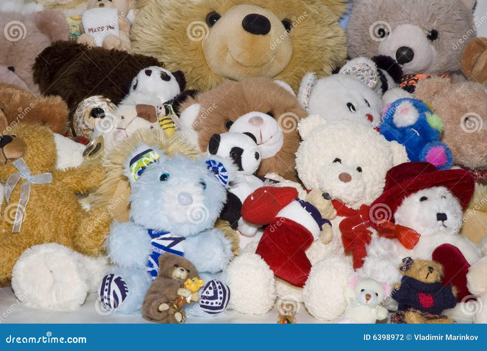 a lot of teddy bears