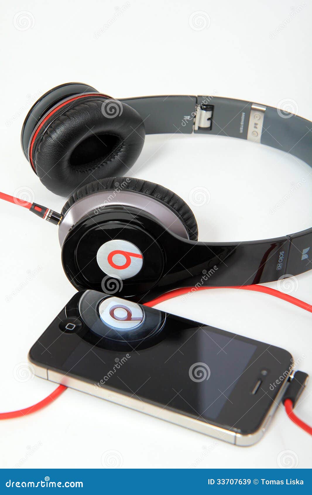 how to connect beats by dr dre to iphone