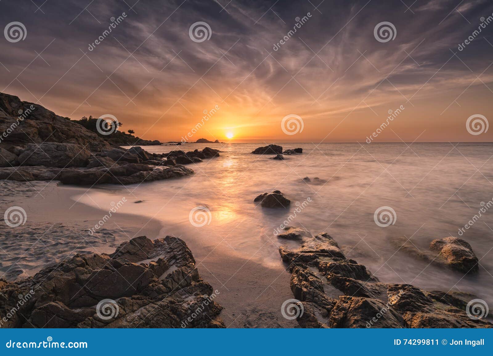 Beau Coucher Du Soleil Au Dessus De Côte Et Lile Rousse