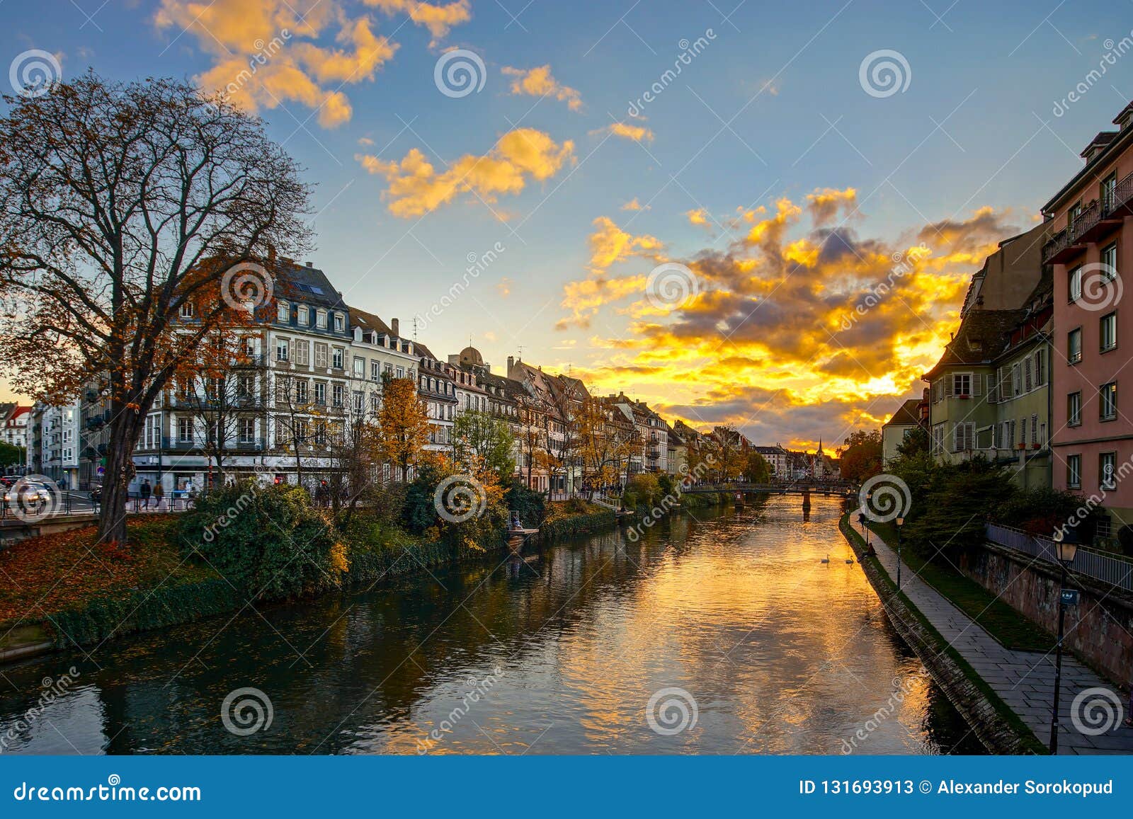 Beau Coucher Du Soleil Coloré à Strasbourg Automnal Paysage