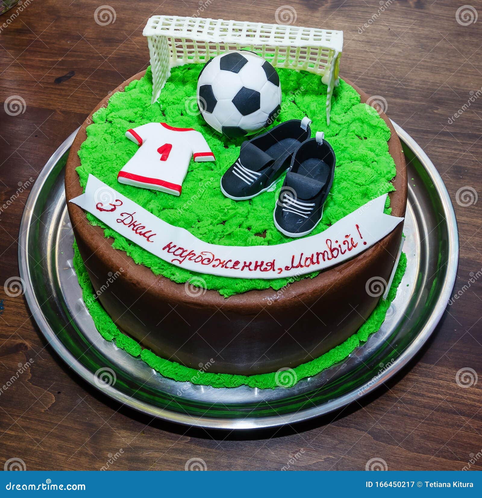 Beau Gâteau D'anniversaire. Gâteau Pour Un Joueur De Foot Image stock -  Image du décoration, nourriture: 166450217