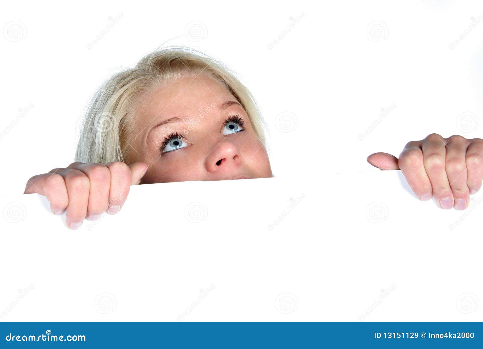 Ne Se Contentent Pas De Jeter Un Simple Coup D'oeil Beau Jeter Un Coup D'oeil De Fille Image stock - Image du beauté