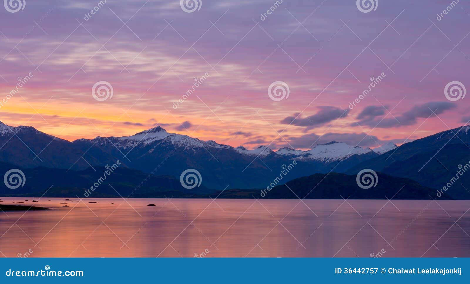 Beau paysage Nouvelle-Zélande. Beau coucher du soleil de paysage d'île du sud de lac Wanaka, Nouvelle-Zélande.