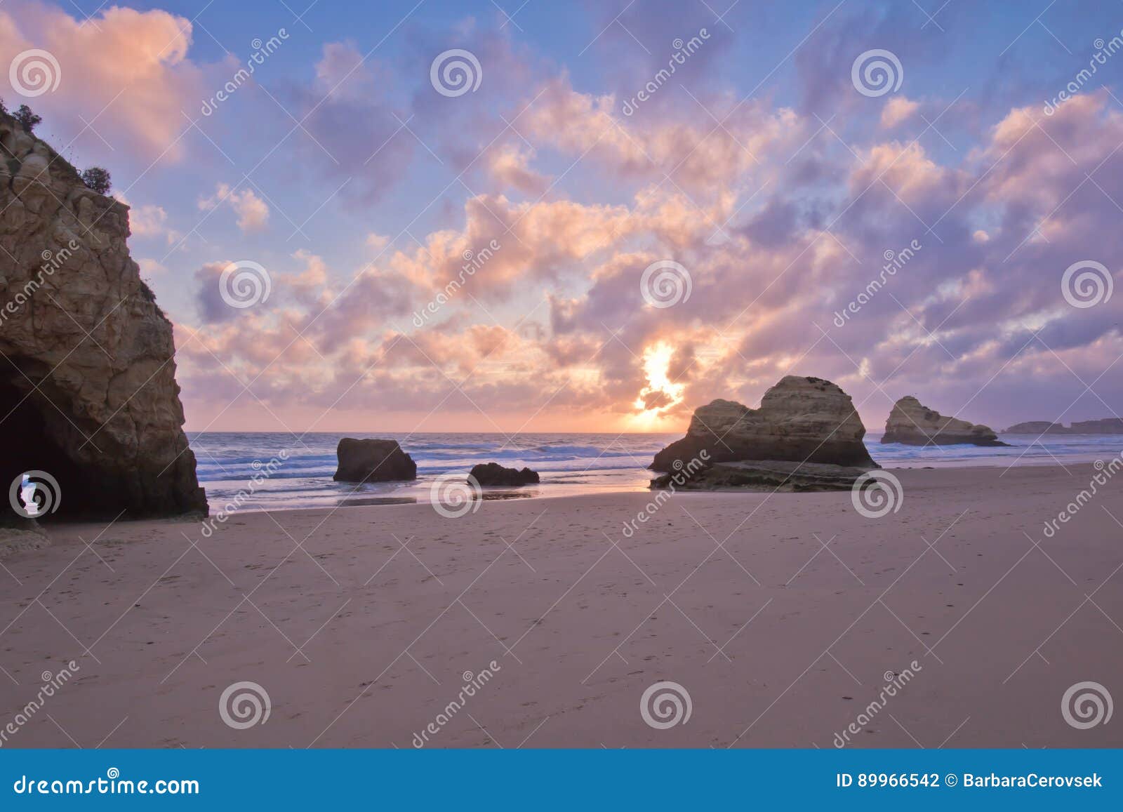 Beau Rocha Touristique Populaire Du Da De Praia De Plage