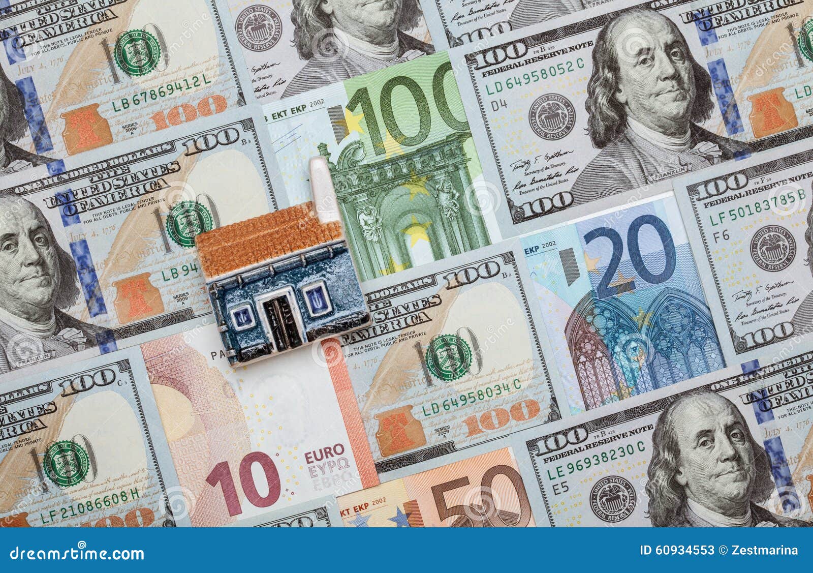 Beaucoup Billets De Banque D'euro Et De Dollar Et Maison De Jouet