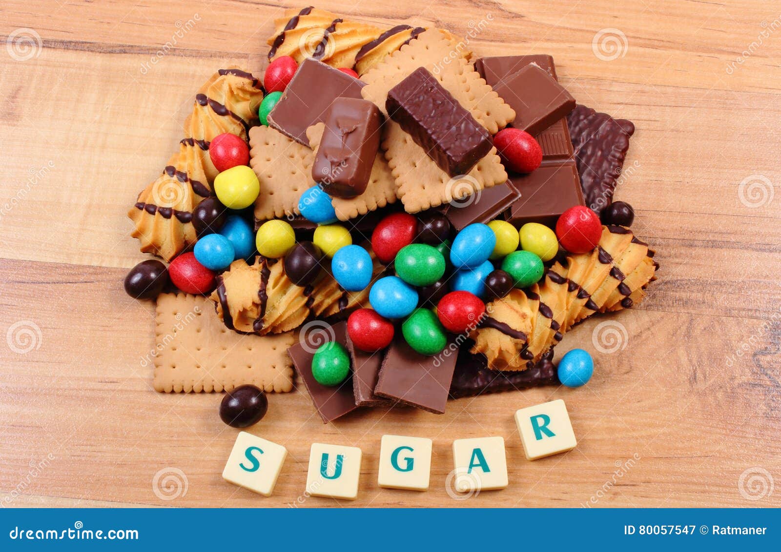 Beaucoup De Bonbons De Sucre Sucrés Assortis Sur Fond En Bois