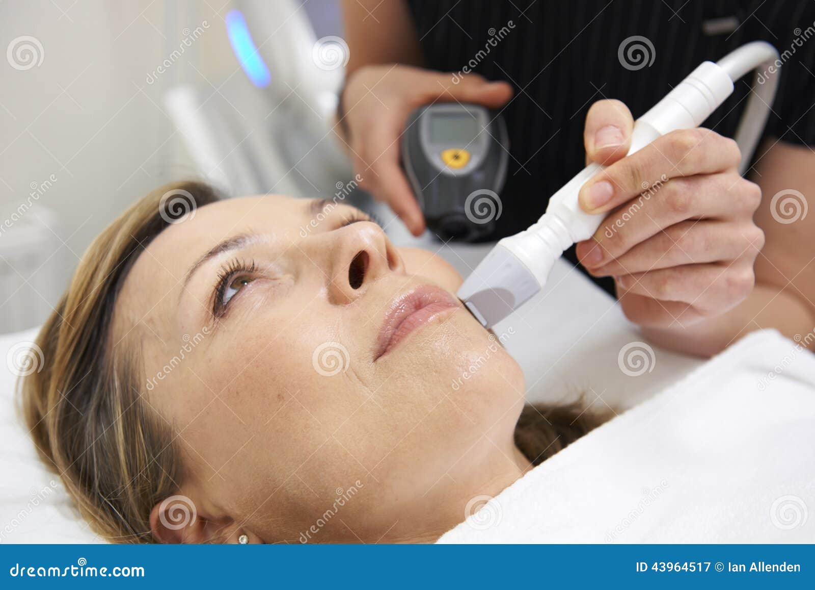 beautician carrying out ultrasound skin rejuvenation treatment