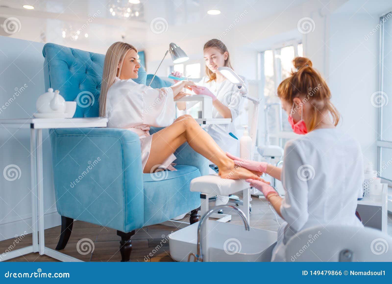 wazig Adviseren beproeving Beautician Salon, Manicure and Pedicure Procedure Stock Photo - Image of  foot, cosmetician: 149479866