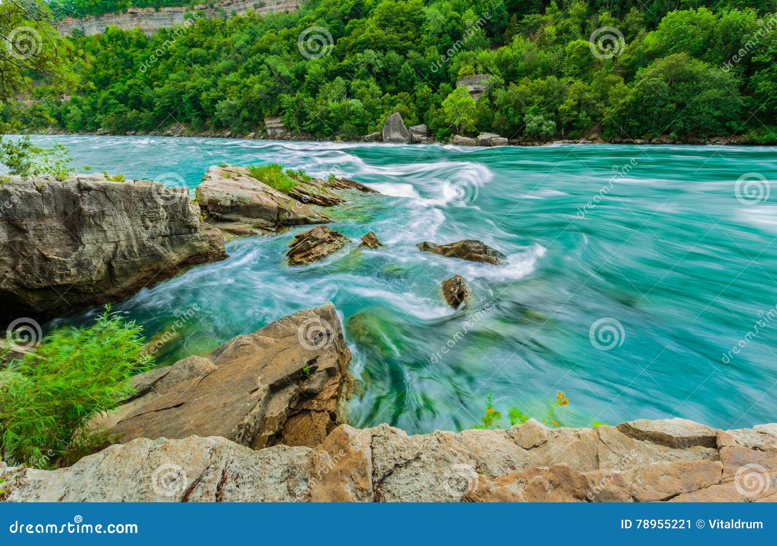 Beautiful Amazing Gorgeous View of Niagara Falls River with Torrent of ...