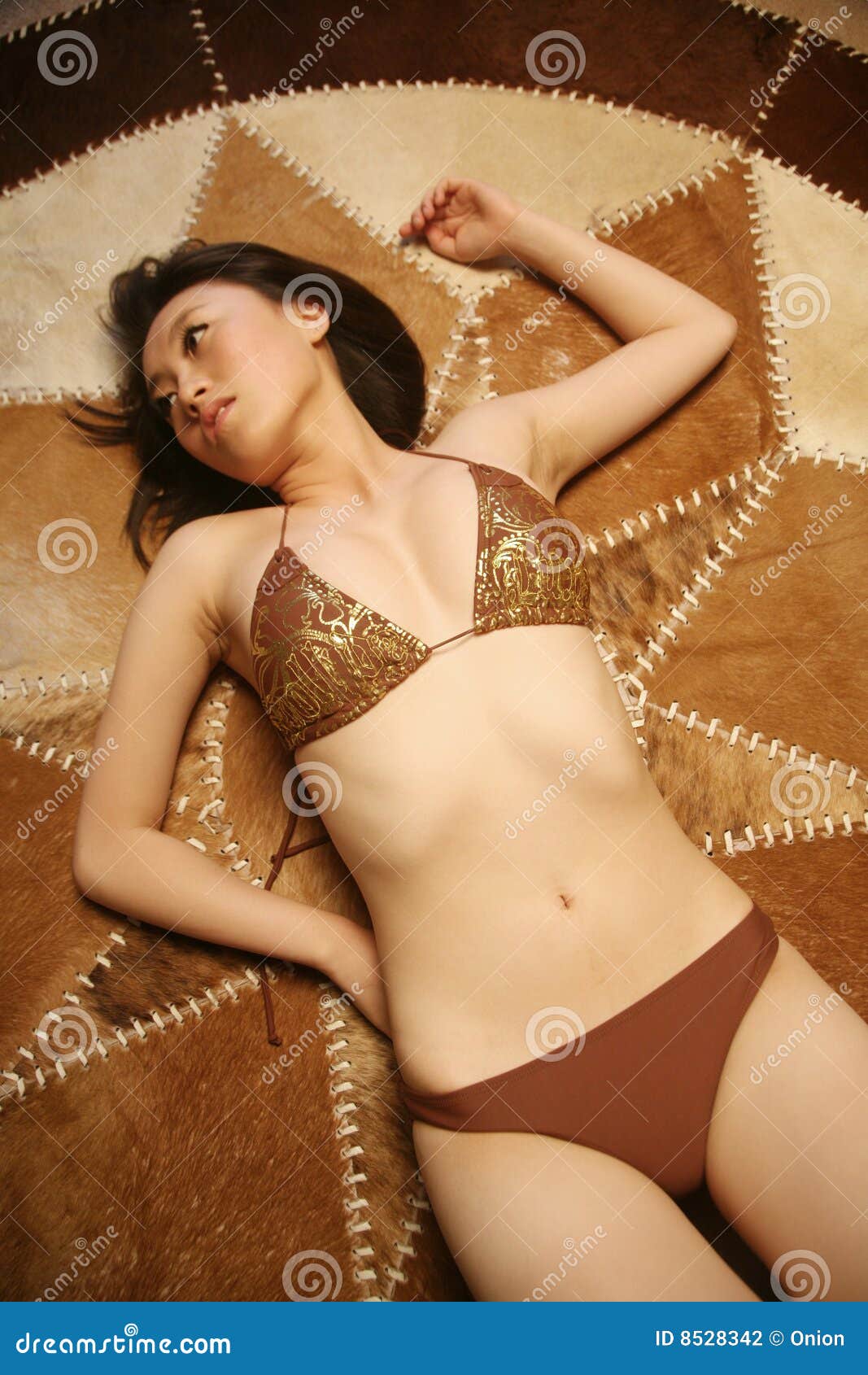 Asian Girl Looks SO Sexy In Her Bikini