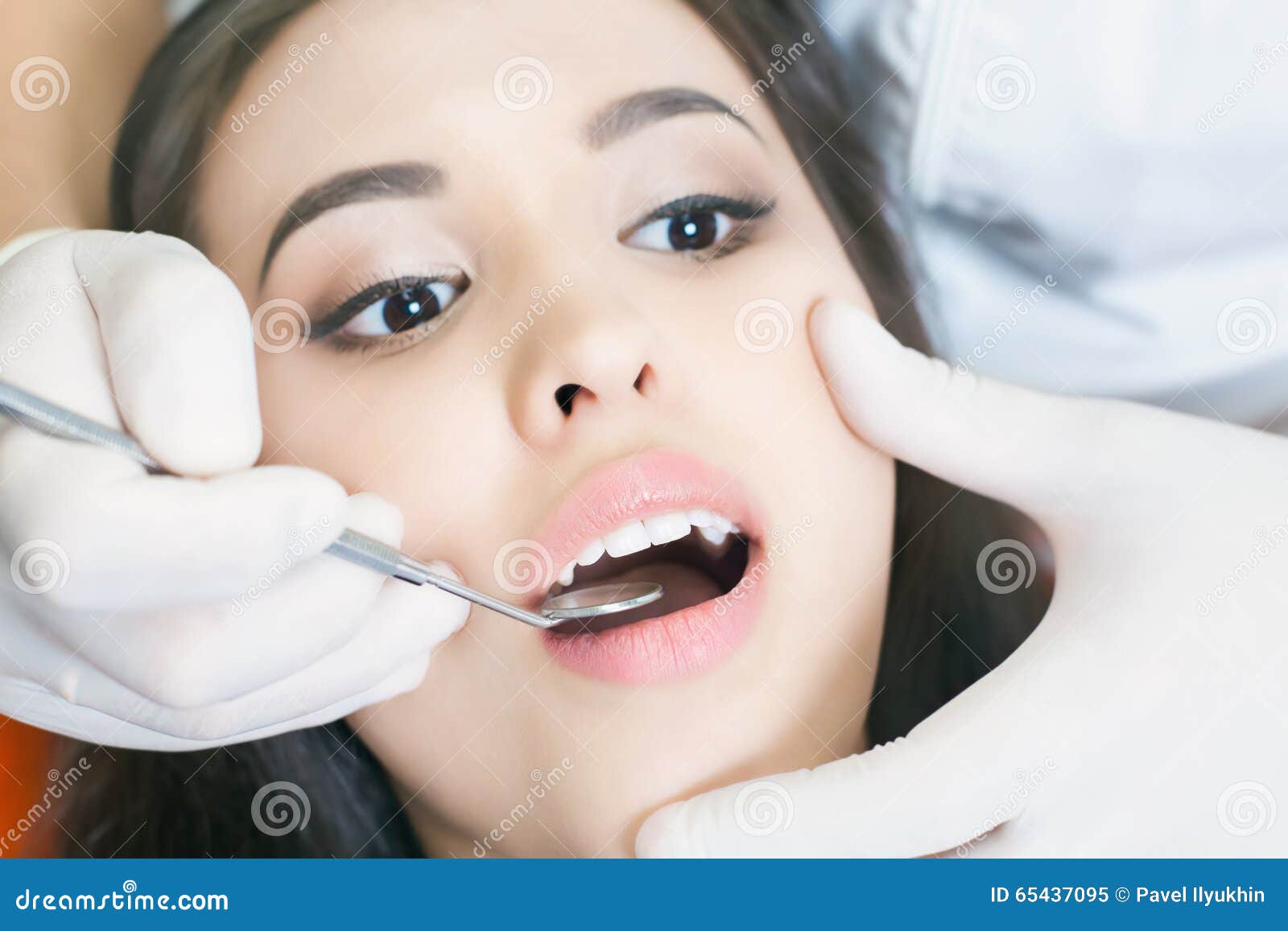 beautiful asian woman visit to dental clinic, doctor