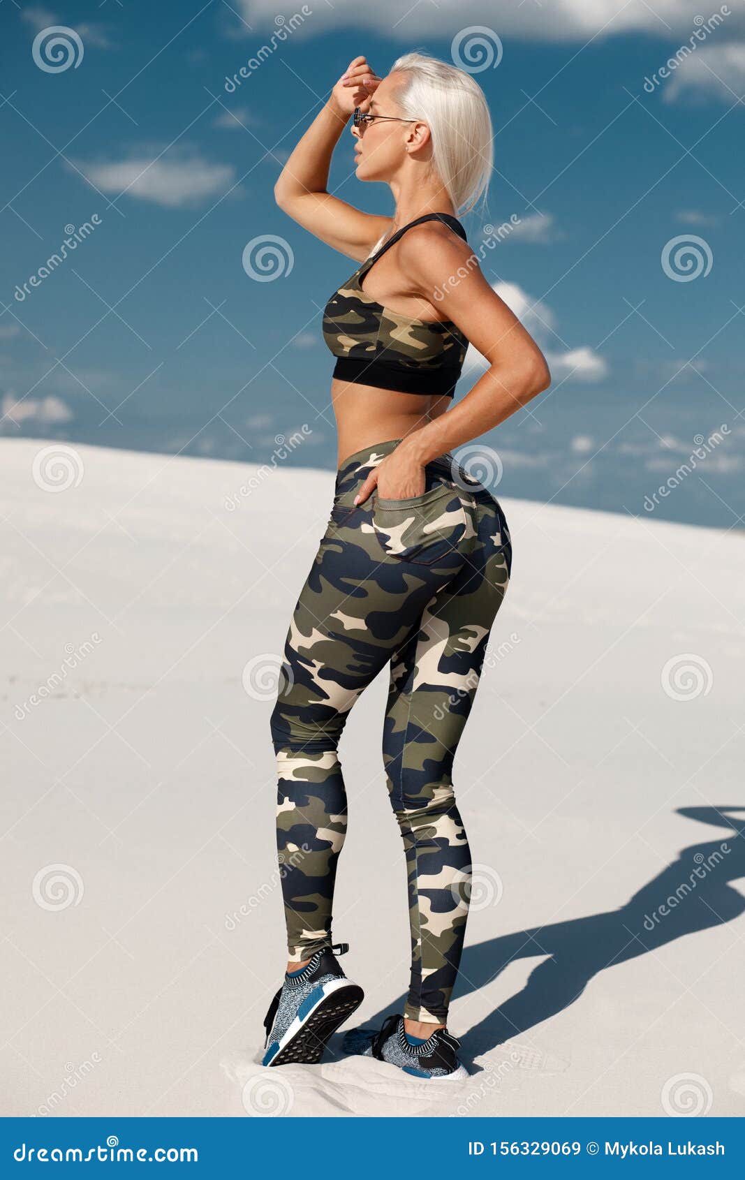 Beautiful Athletic Girl in Sportswear, Fitness Woman in Leggings