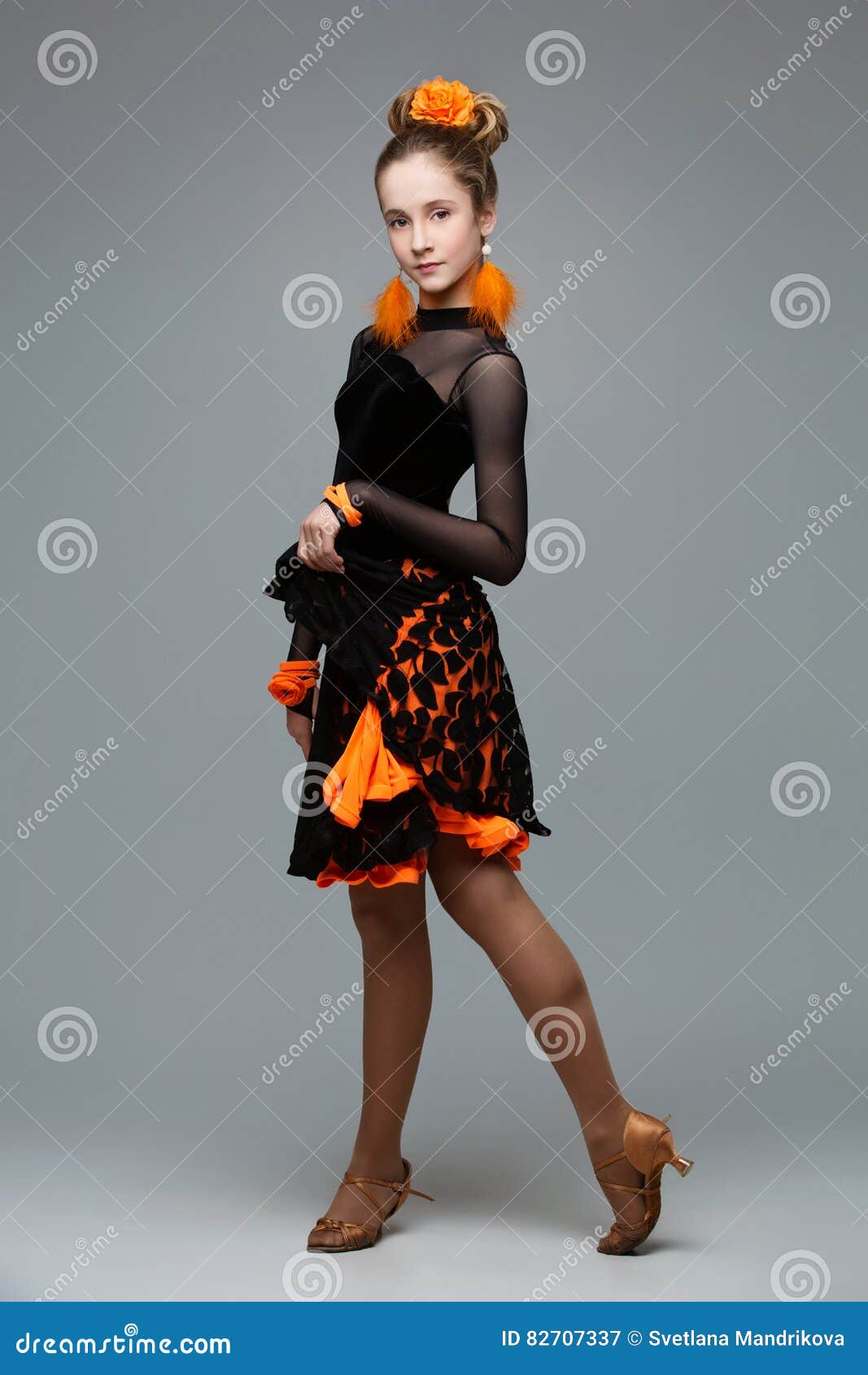 bron Ten einde raad wetenschapper Beautiful Ballroom Dancer in Salsa Dress Stock Image - Image of balck,  lovely: 82707337