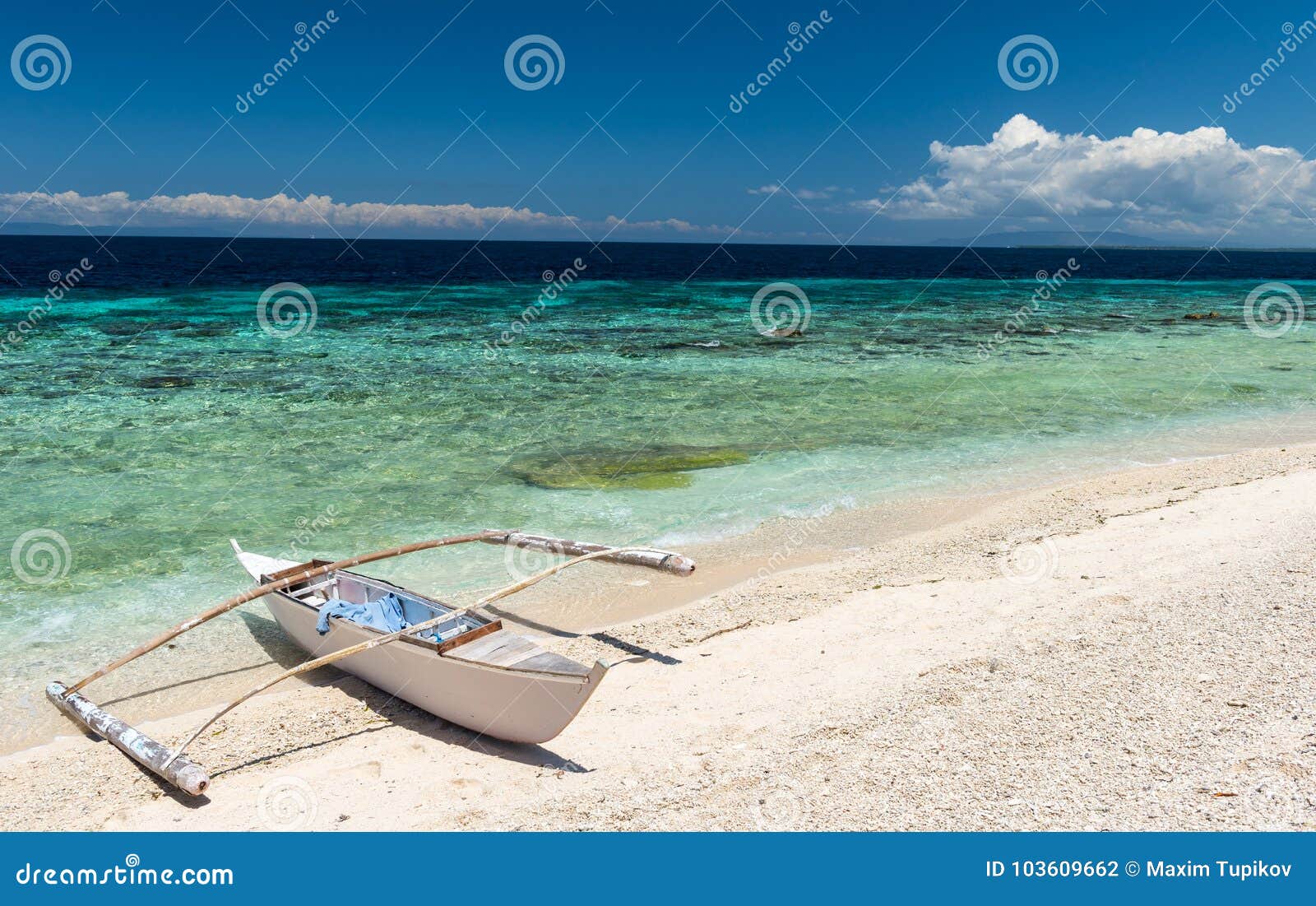beautiful beach against seaview with boat at balicasag island