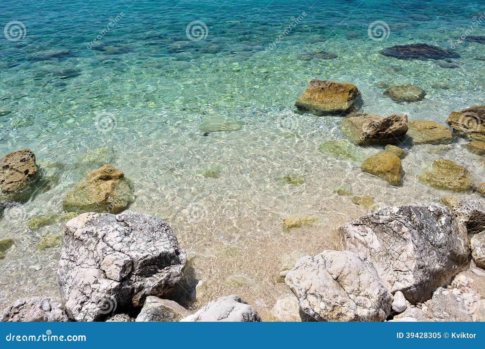 https://thumbs.dreamstime.com/z/beautiful-beach-big-stones-podgora-croatia-crystal-clear-adriatic-sea-39428305.jpg