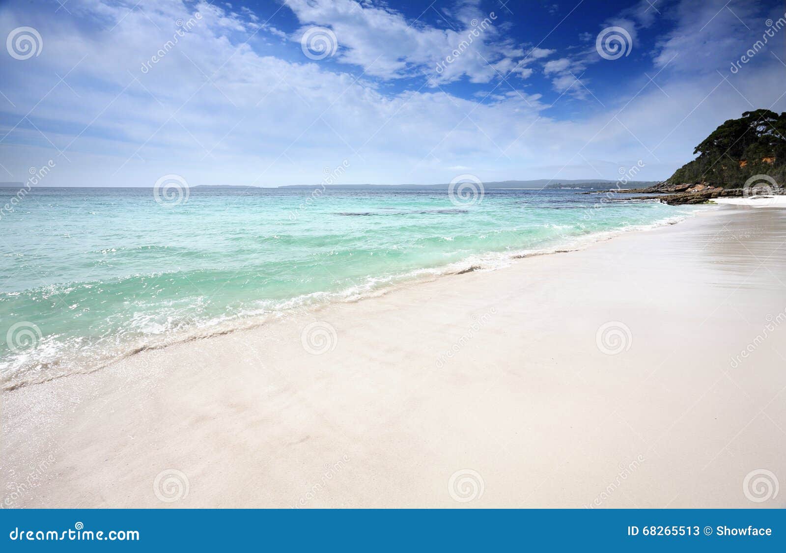 beautiful beach in jervis bay, australia
