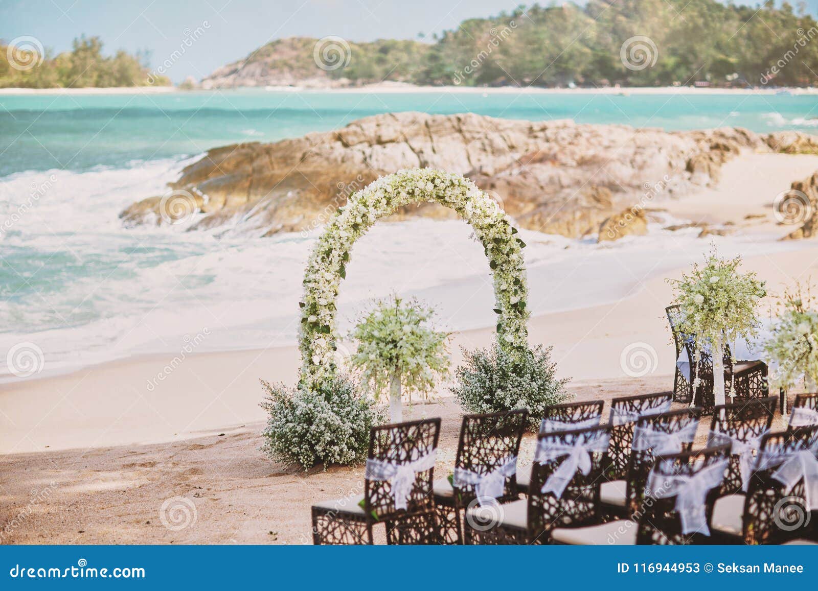 Beautiful Beach Wedding Flower Arch Setting For Wedding Venue With