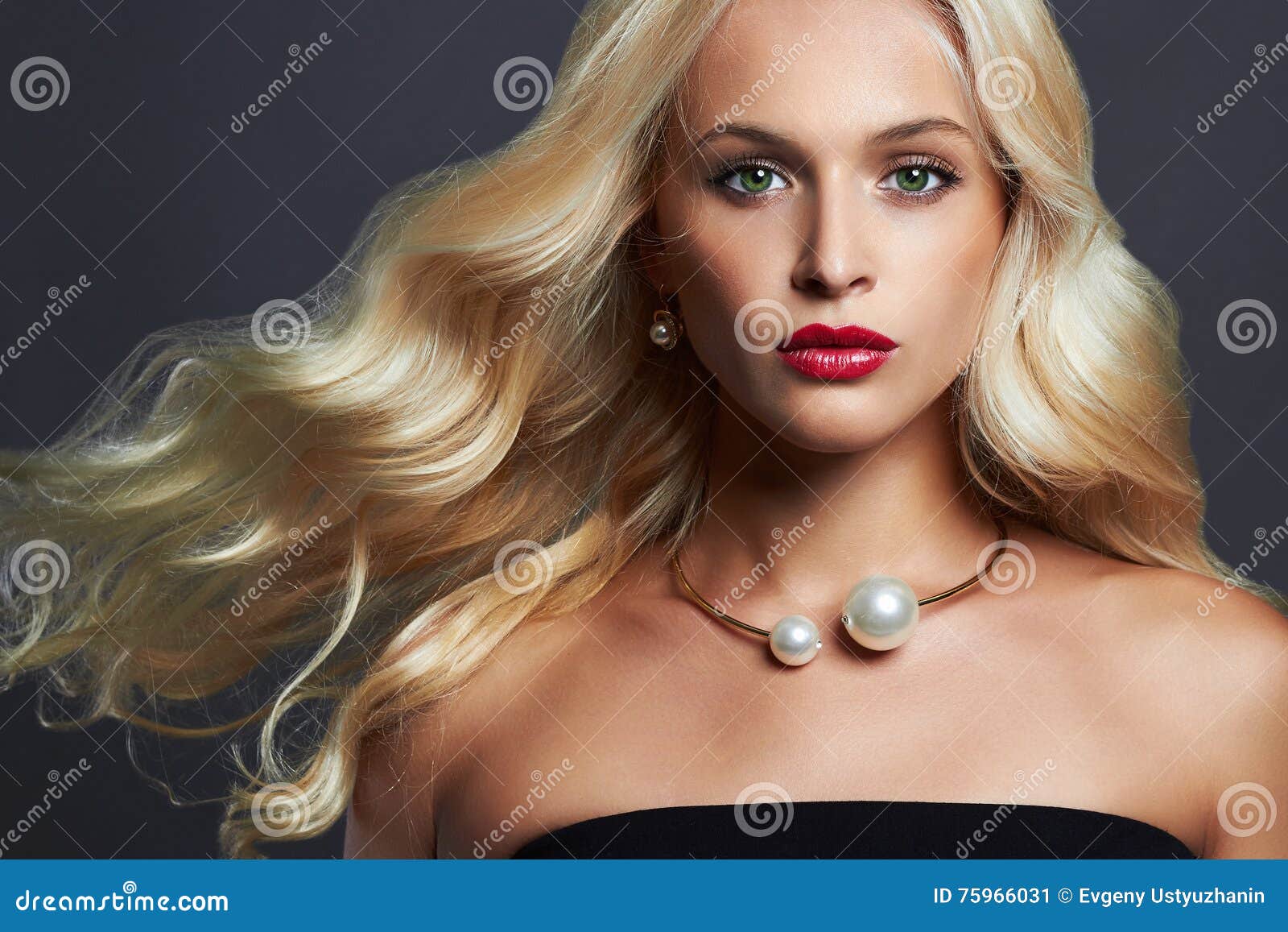 Beautiful Blond Woman With Elegant Hairstyle Perfect Makeup Stock Image Image Of Hairstyle