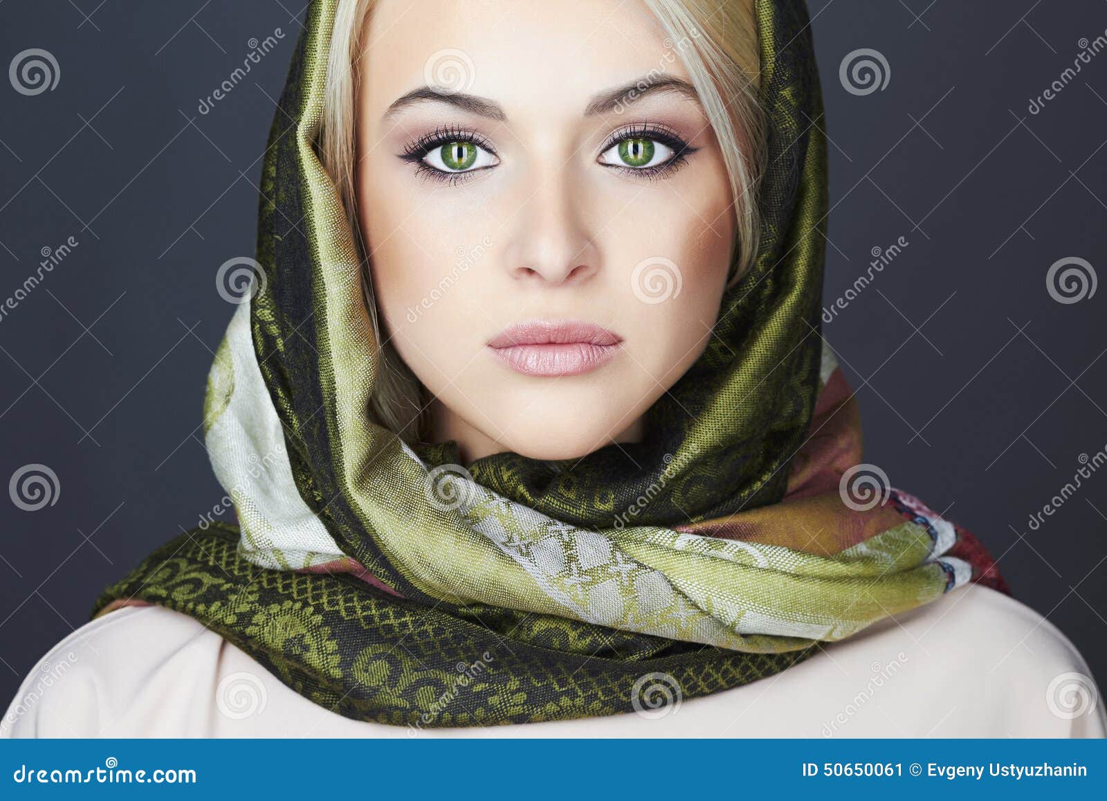 https://thumbs.dreamstime.com/z/beautiful-blond-woman-scarf-winter-fashion-beauty-girl-classic-russian-style-close-up-make-up-portrait-50650061.jpg