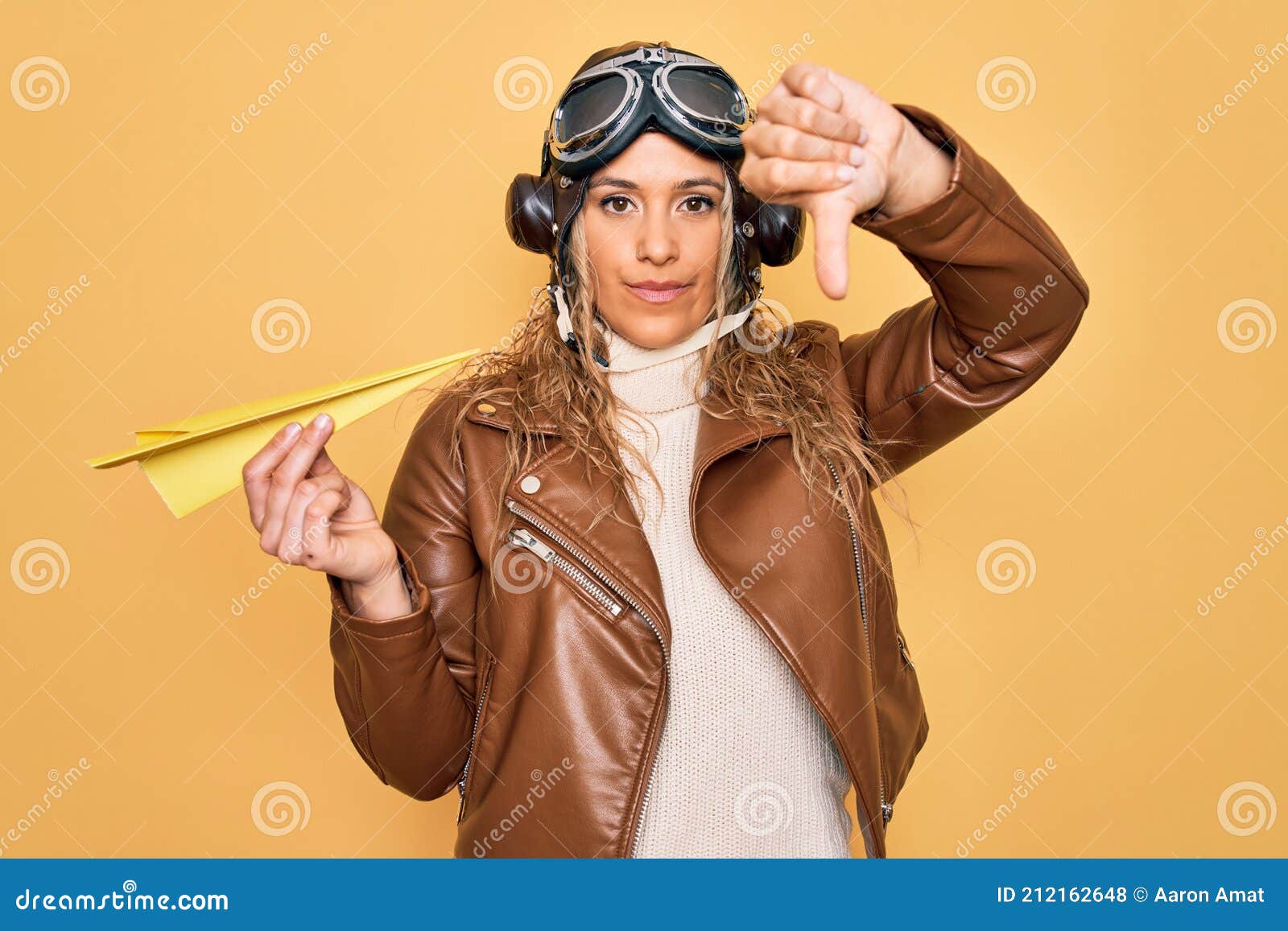 Aviator sunglasses on blonde woman - wide 4
