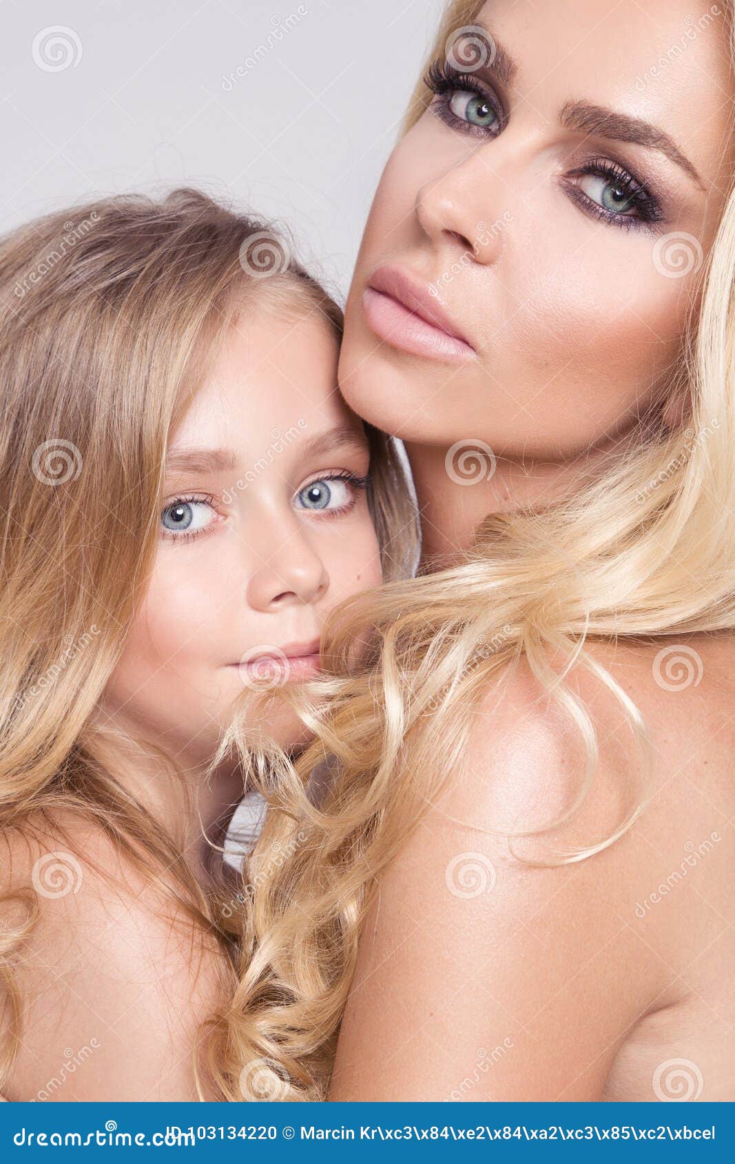 Blonde Mom And Daughter - Beautiful Blonde Female Model, Mother With Blonde Daughter ...