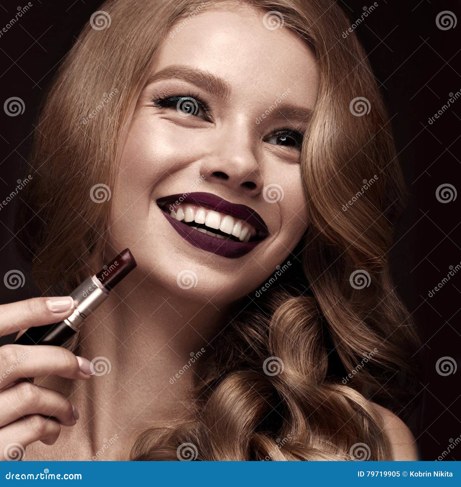 Beautiful Blonde in a Hollywood Manner with Curls, Dark Lips, Lipstick in  Hand. Beauty Face and Hair Stock Image - Image of eyelashes, lace: 79719905