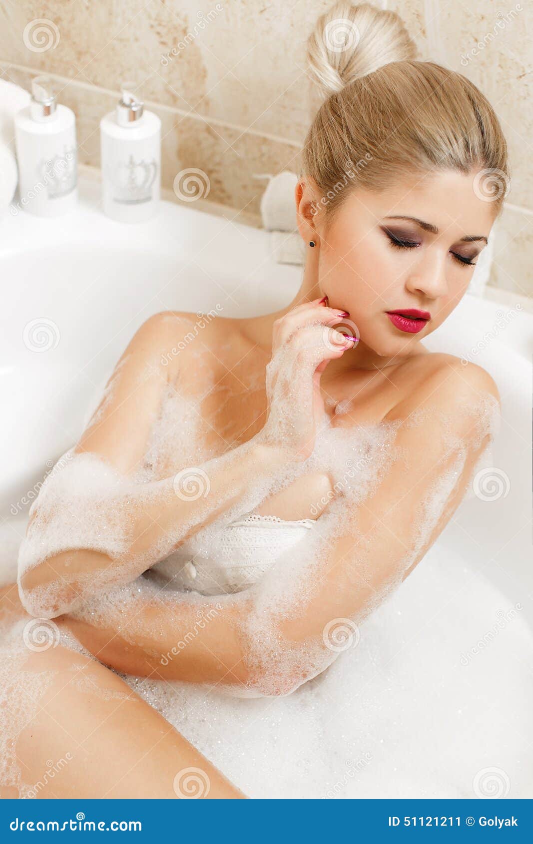 Blonde Bath 89