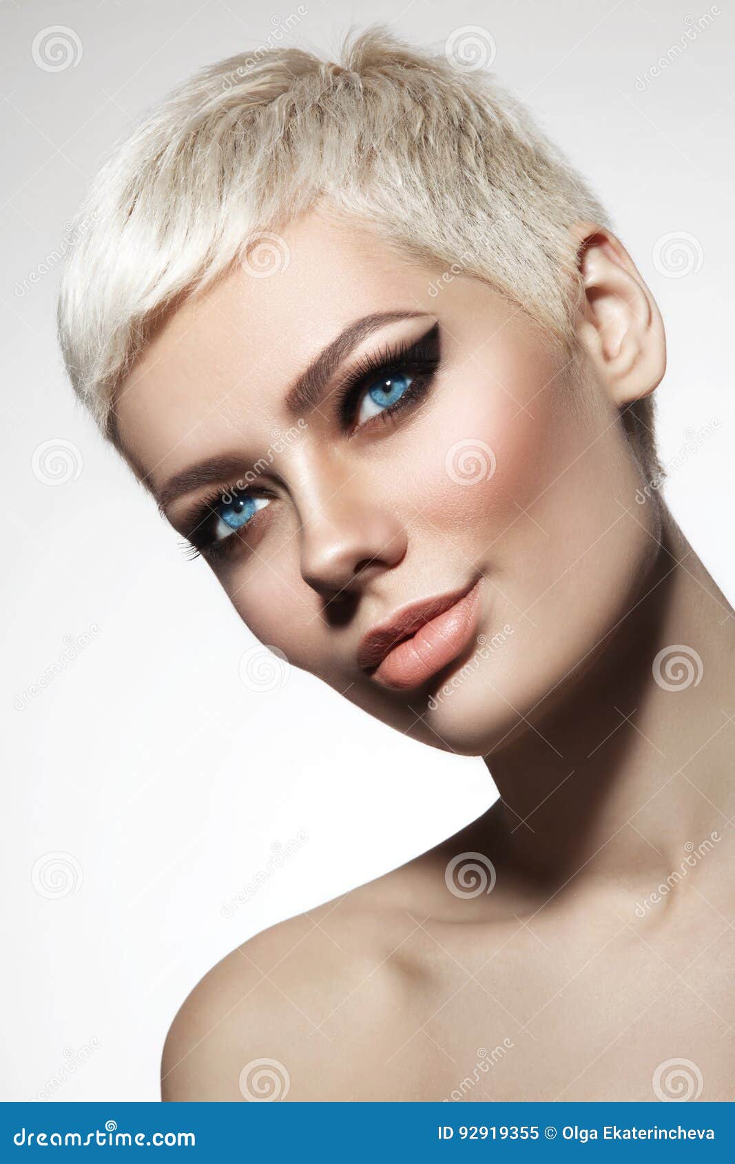 Beautiful Blonde Woman with Short Hair Cut and Stylish Winged Eye Make-up,  Copy Space Stock Image - Image of damaged, coloration: 92919355