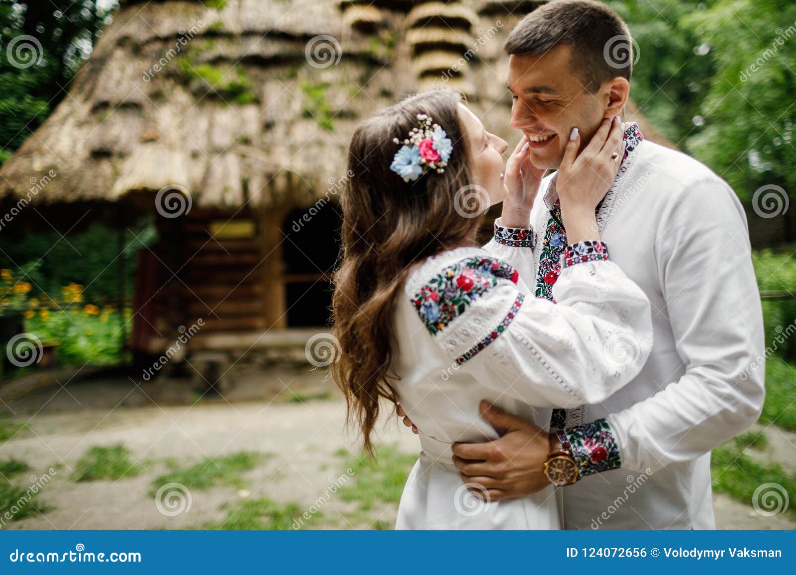 https://thumbs.dreamstime.com/z/beautiful-bride-groom-ukrainian-style-standing-w-lovely-couple-national-costumes-outdoors-ethnic-wedding-marriage-124072656.jpg