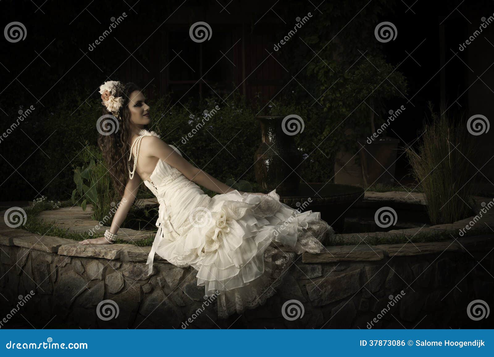 Beautiful Bride In Strapless Vintage Wedding Dress 