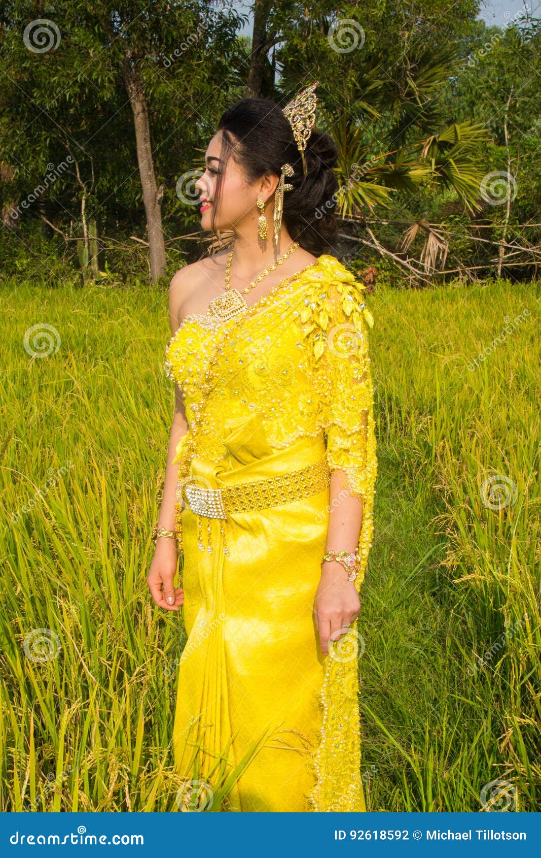 Asian bridal hi-res stock photography and images - Alamy