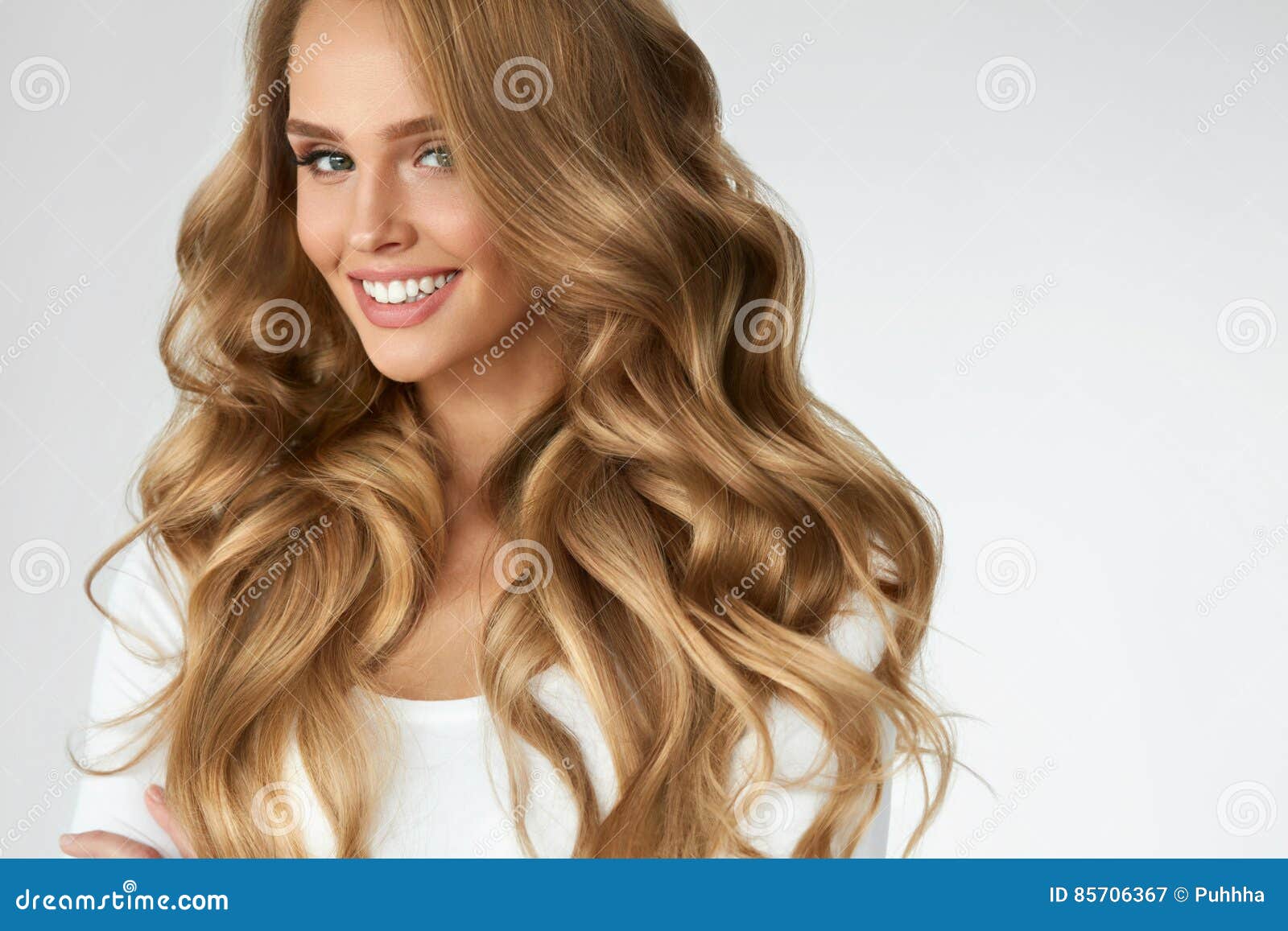 573,197 Curly Hair Stock Photos
