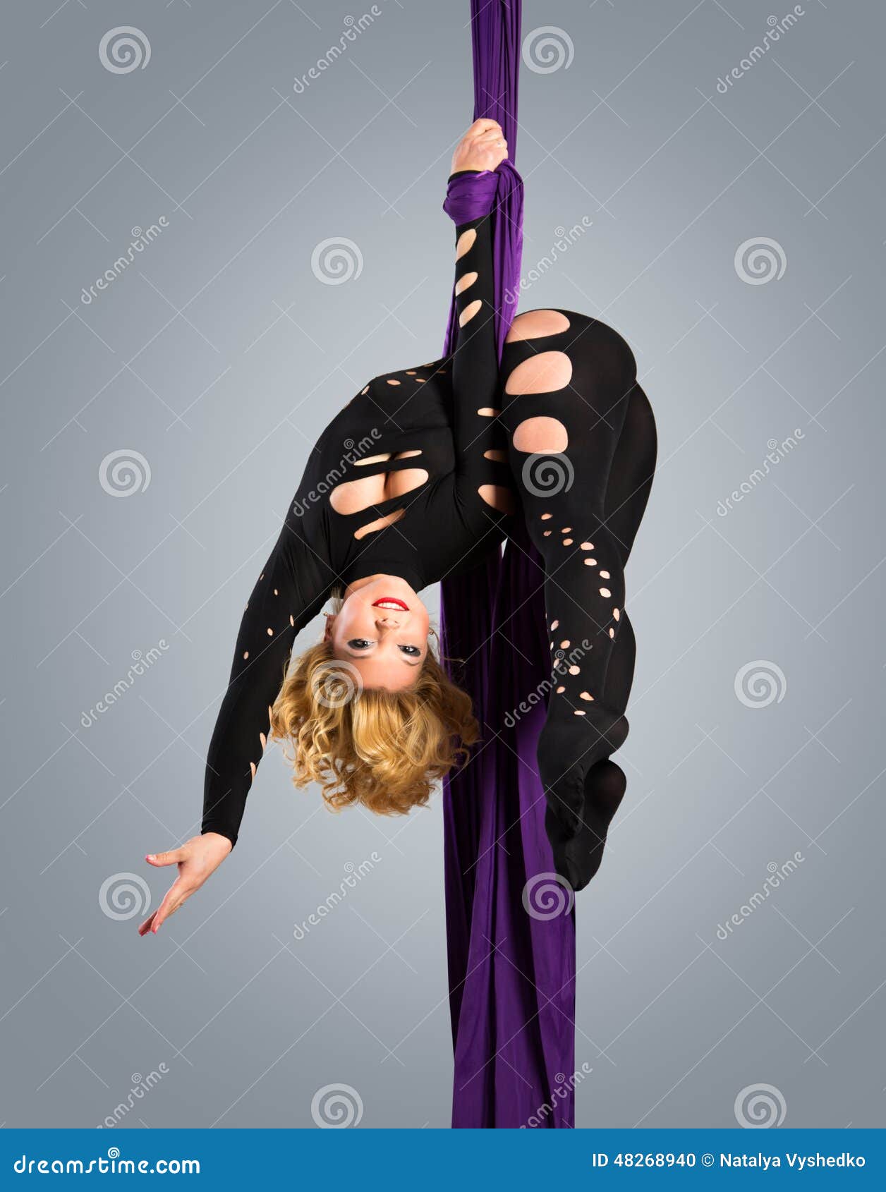 Beautiful Dancer on Aerial Silk, Aerial Contortion, Aerial Ribbons