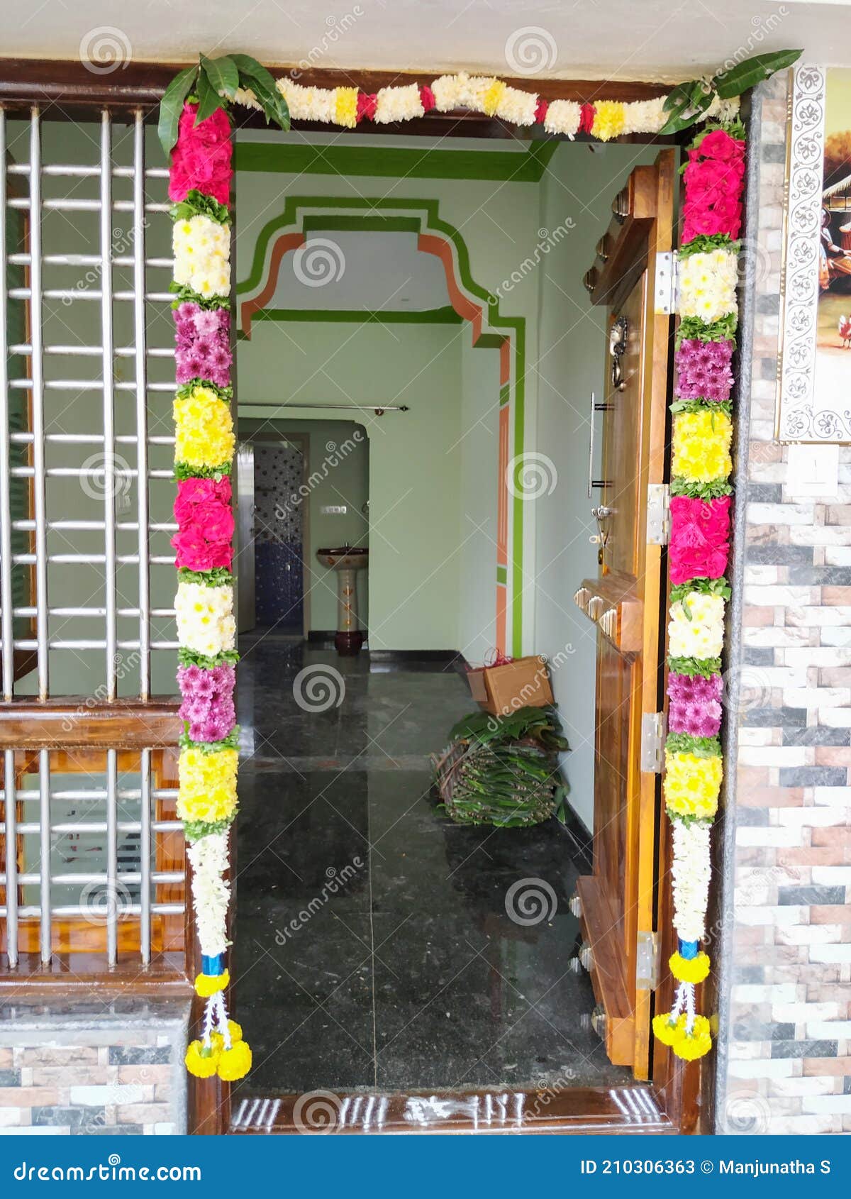 Beautiful Decoration of Entrance Door with Big Flower Garland ...