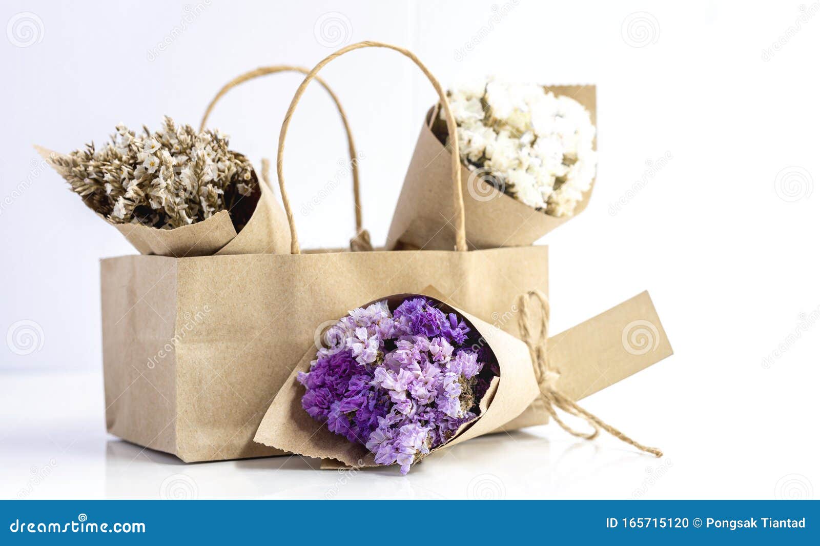 Featured image of post Paper Bag Flower Design : Us 9 8 45 off 10sheet lot kraft gift packaging flower wrapping florist bouquet wrap newspaper craft paper bag material for thanksgiving in craft.