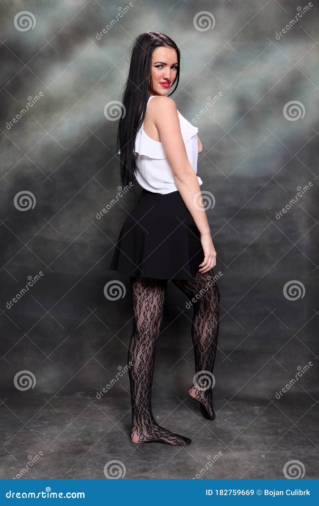 https://thumbs.dreamstime.com/z/beautiful-european-girl-long-black-hair-posing-studio-canvas-background-style-trends-fashion-concept-182759669.jpg
