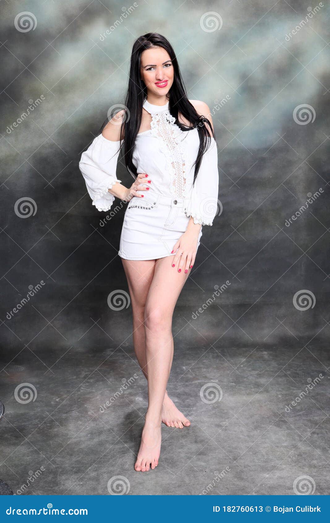 https://thumbs.dreamstime.com/z/beautiful-european-girl-long-black-hair-posing-studio-canvas-background-style-trends-fashion-concept-style-trends-182760613.jpg
