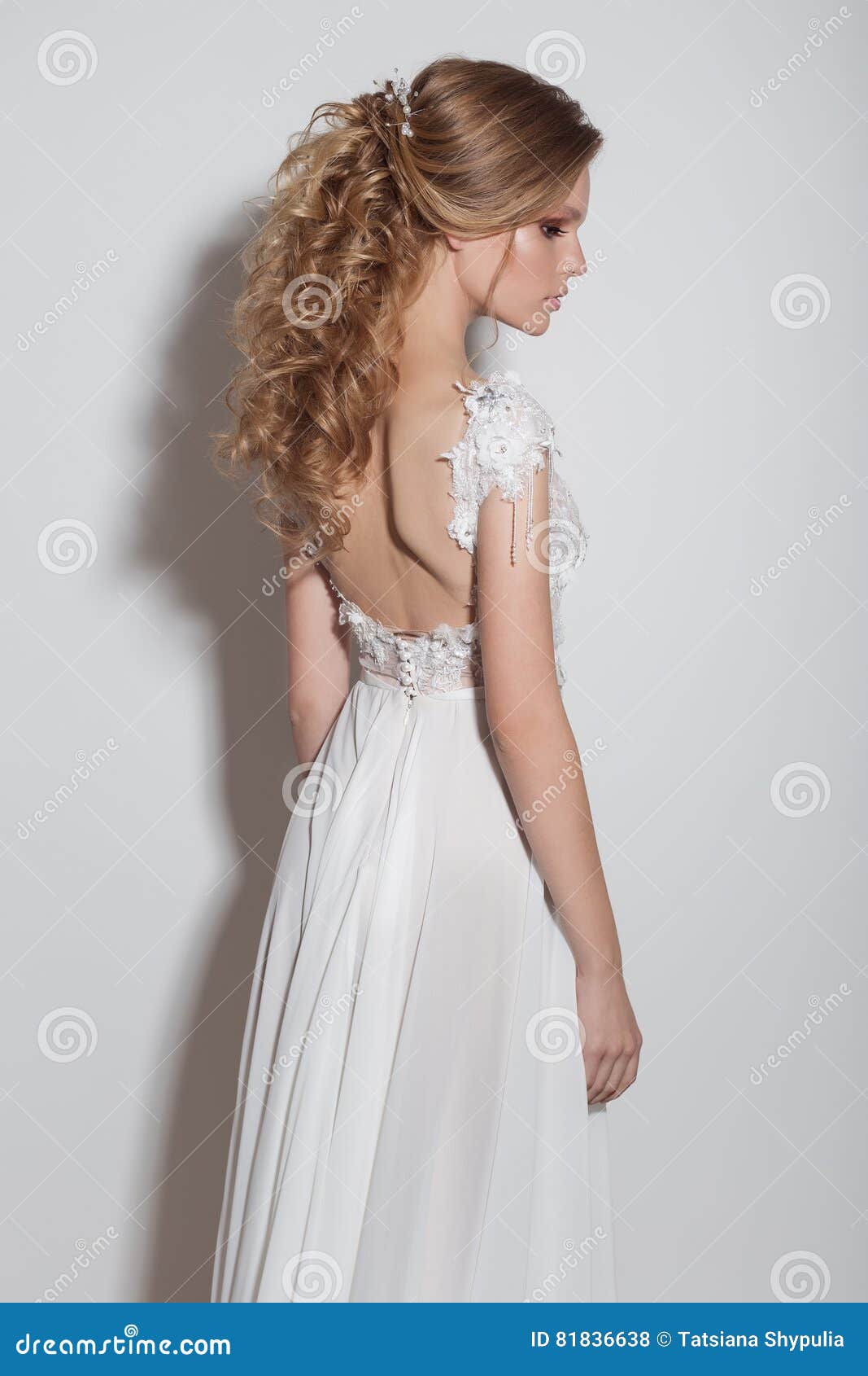 Photos Makeup hairdo Girls Glance gown