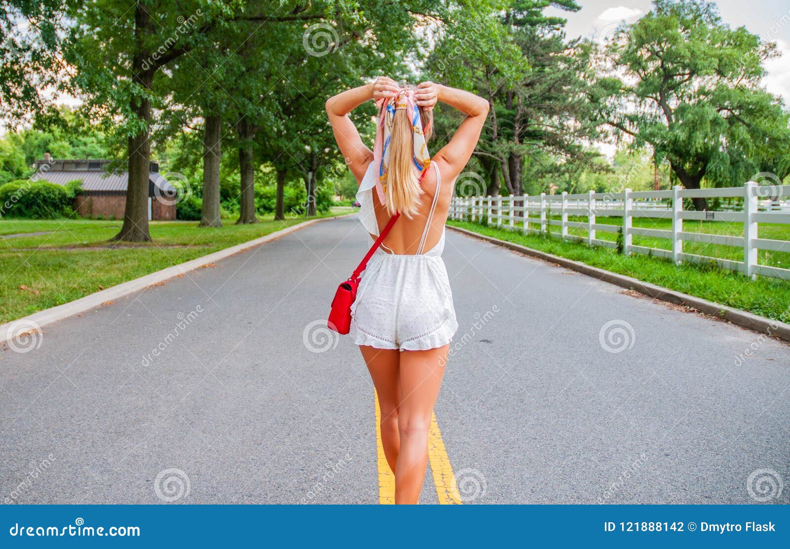 Nude girls on side of road - Naked photo