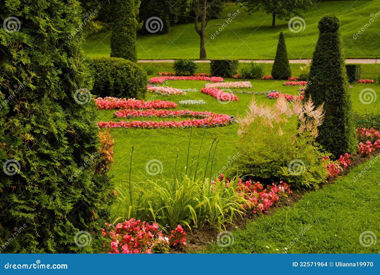 Beautiful Garden Beautiful House Stock Photo - Image of bush, beauty