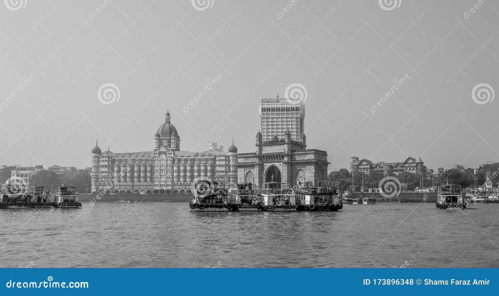 beautiful gateway of india near taj palace hotel on the mumbai harbour with many jetties on arabian sea