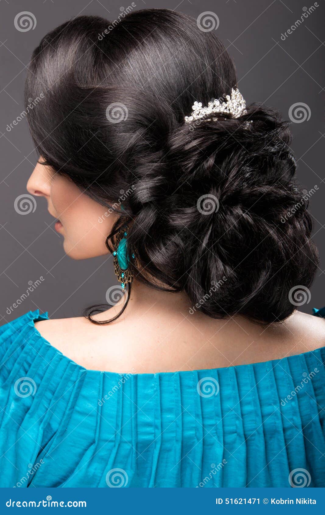 How to Choose the Best Hairstyle for Your Dress Type - Zola Expert Wedding  Advice