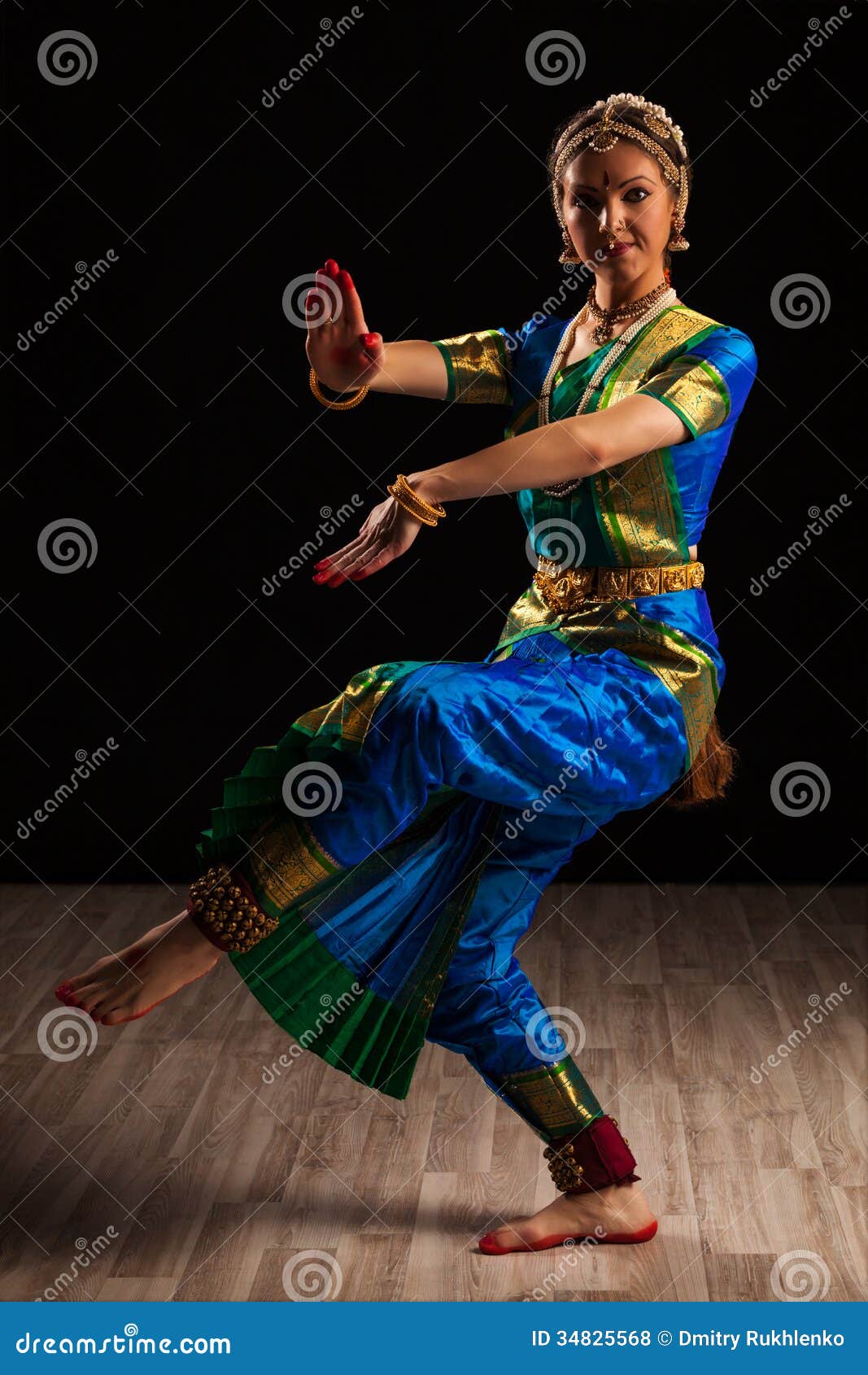 Sampoorna | Bharathanatyam Portrait and Action - Bhalaje Photography